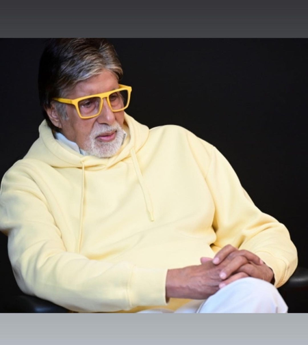 Amitabh Bachchan says 'another valiant Giant has left us' in a heartfelt tribute to Dharmendra Amitabh Bachchan says 'another valiant Giant has left us' in a heartfelt tribute to Dharmendra