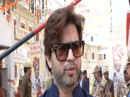 पहले और आज की अयोध्या में बहुत फर्क, ध्वजारोहण पर रामलला के वस्त्र बनाने वाले डिजाइनर मनीष त्रिपाठी हुए भावुक पहले और आज की अयोध्या में बहुत फर्क, ध्वजारोहण पर रामलला के वस्त्र बनाने वाले डिजाइनर मनीष त्रिपाठी हुए भावुक