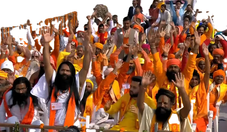 सदियों की प्रतीक्षा के बाद अयोध्या में धर्मध्वज का आरोहण, संत समाज भावविभोर