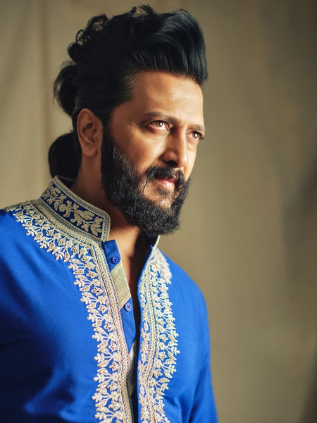 <div>Riteish Deshmukh says 'Your legacy will live on forever Dharam Ji'</div>