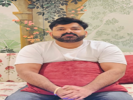 राम मंदिर ध्वजारोहण पर गर्व से फूले पवन सिंह, लगाए जय श्री राम के जयकारे राम मंदिर ध्वजारोहण पर गर्व से फूले पवन सिंह, लगाए जय श्री राम के जयकारे