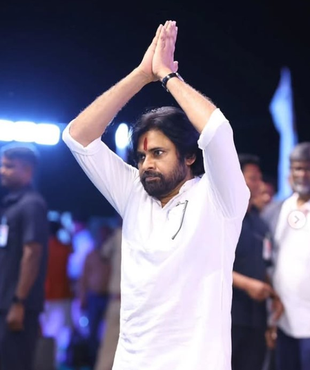 राम मंदिर में फहराया धर्म ध्वज, पवन कल्याण बोले- यह राष्ट्रीय गौरव का प्रतीक