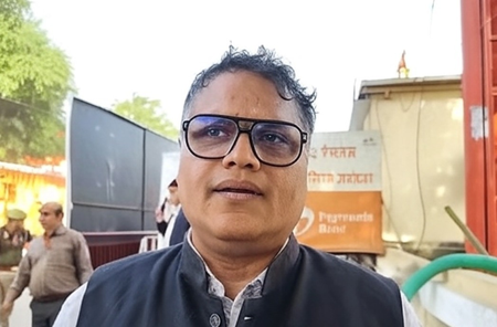 अयोध्या  ध्वजारोहण कार्यक्रम देख लोग हुए भावविभोर, कहा- हमारे लिए सौभाग्य की बात