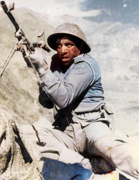 1962 का युद्ध  जब धर्मेंद्र ने स्क्रीन पर दिखाया सैनिक का जज्बा, हर एक की आंखें हो गई थीं नम