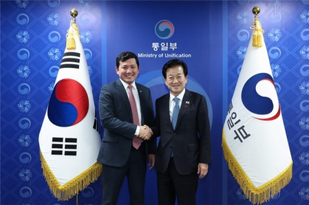 South Korea's minister meets US envoy on resuming Washington-Pyongyang dialogue South Korea's minister meets US envoy on resuming Washington-Pyongyang dialogue
