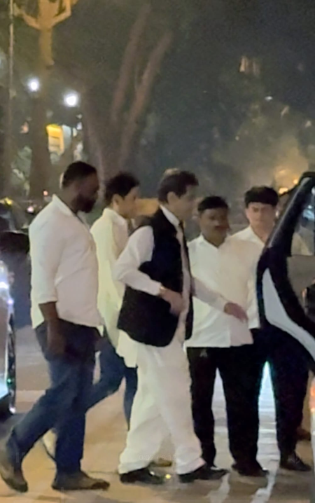 Jeetendra stands by the bereaved Deol family after the loss of his best friend Dharmendra
