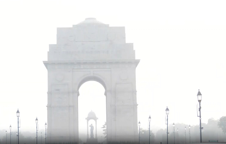 दिल्ली-एनसीआर में छाया कोहरा, हवा की गुणवत्ता बहुत खराब श्रेणी में पहुंची दिल्ली-एनसीआर में छाया कोहरा, हवा की गुणवत्ता बहुत खराब श्रेणी में पहुंची