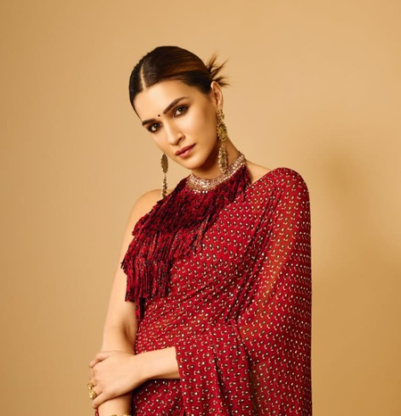 Kriti Sanon shares a candid moment of filmmaker Aanand L. Rai calmly sleeping on a flight