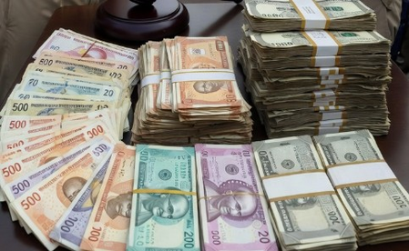 मुंबई कस्टम्स ने हवाला रैकेट का किया भंडाफोड़, 2 करोड़ रुपए से ज्यादा की करेंसी जब्त मुंबई कस्टम्स ने हवाला रैकेट का किया भंडाफोड़, 2 करोड़ रुपए से ज्यादा की करेंसी जब्त