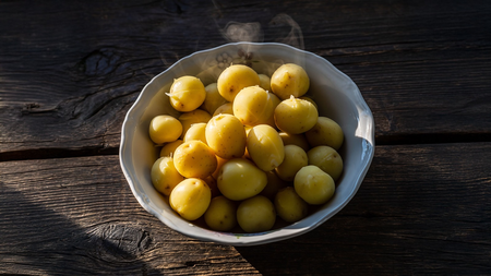 उबले आलू में छिपा है सेहत का खजाना, जानिए इसके आयुर्वेदिक गुण उबले आलू में छिपा है सेहत का खजाना, जानिए इसके आयुर्वेदिक गुण