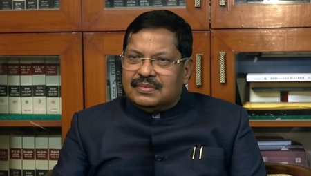 बुलडोजर कार्रवाई पर कानून का उल्लंघन करने वाले अफसरों पर हो सकती है अवमानना की कार्रवाई जस्टिस बीआर गवई बुलडोजर कार्रवाई पर कानून का उल्लंघन करने वाले अफसरों पर हो सकती है अवमानना की कार्रवाई जस्टिस बीआर गवई