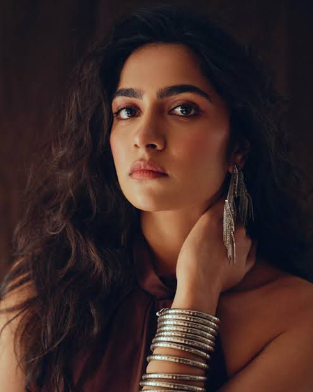 Rukmini Vasanth reveals her comfort film which stars SRK in the lead