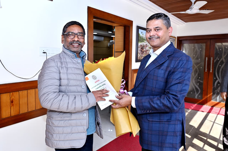 10 हजार युवाओं को नियुक्ति पत्र बांटेंगे सीएम हेमंत सोरेन, सरकार के एक साल होने पर मोरहाबादी में समारोह 10 हजार युवाओं को नियुक्ति पत्र बांटेंगे सीएम हेमंत सोरेन, सरकार के एक साल होने पर मोरहाबादी में समारोह