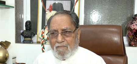 कर्नाटक में कांग्रेस की अंतर्कलह पर हुसैन दलवई बोले- यह सत्ता के लिए संघर्ष, सब खुद को मान रहे मुख्यमंत्री