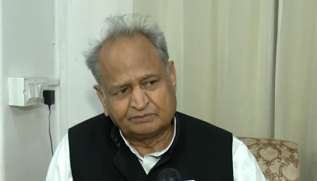 सरकार को अगर डेमोक्रेसी में विश्वास है तो मुख्य चुनाव आयुक्त को हटा देना चाहिए अशोक गहलोत सरकार को अगर डेमोक्रेसी में विश्वास है तो मुख्य चुनाव आयुक्त को हटा देना चाहिए अशोक गहलोत