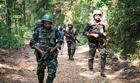 झारखंड सारंडा जंगल में आईईडी ब्लास्ट, एक युवती की मौत, दो महिलाएं घायल