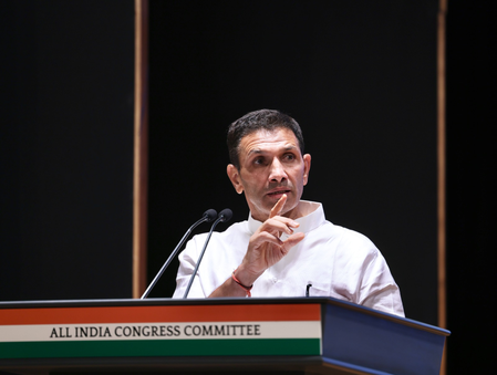 मध्य प्रदेश जीतू पटवारी का आरोप- भाजपा के इशारे पर हटाए जा रहे नाम, हेमंत खंडेलवाल ने किया पलटवार मध्य प्रदेश जीतू पटवारी का आरोप- भाजपा के इशारे पर हटाए जा रहे नाम, हेमंत खंडेलवाल ने किया पलटवार