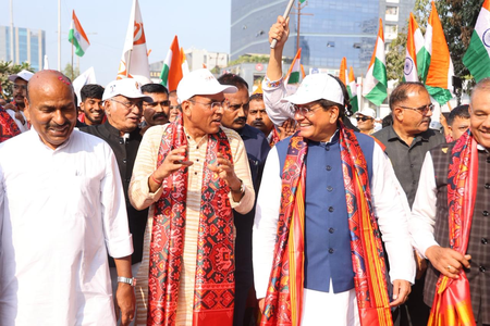 वडोदरा में यूनिटी मार्च का चौथे दिन भी भव्य स्वागत, पीयूष गोयल और मनसुख मांडविया भी हुए शामिल वडोदरा में यूनिटी मार्च का चौथे दिन भी भव्य स्वागत, पीयूष गोयल और मनसुख मांडविया भी हुए शामिल