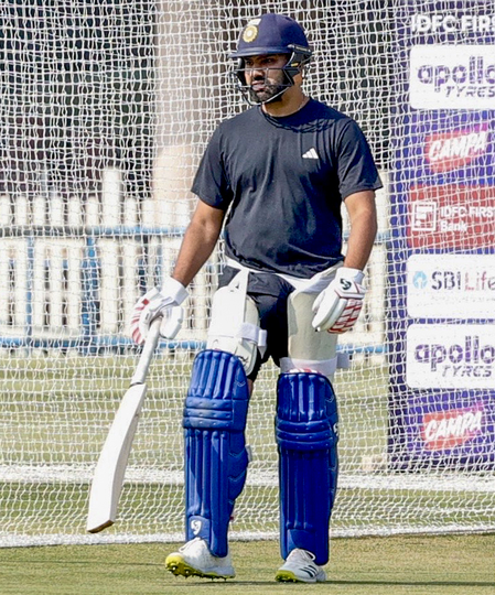 रोहित शर्मा के नाम जुड़ सकती है बड़ी उपलब्धि, सचिन, द्रविड़ और कोहली की सूची में होंगे शामिल रोहित शर्मा के नाम जुड़ सकती है बड़ी उपलब्धि, सचिन, द्रविड़ और कोहली की सूची में होंगे शामिल