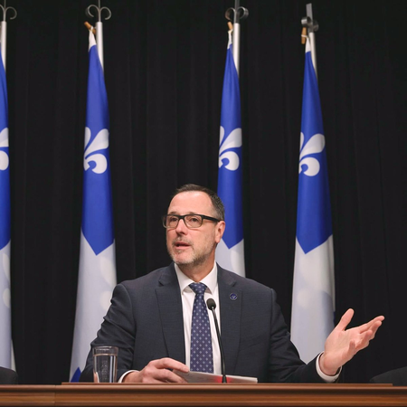 कनाडा क्यूबेक में सार्वजनिक स्थलों पर प्रार्थना बैन करने को लेकर विधेयक पेश, मंत्री बोले- ये जरूरी कनाडा क्यूबेक में सार्वजनिक स्थलों पर प्रार्थना बैन करने को लेकर विधेयक पेश, मंत्री बोले- ये जरूरी