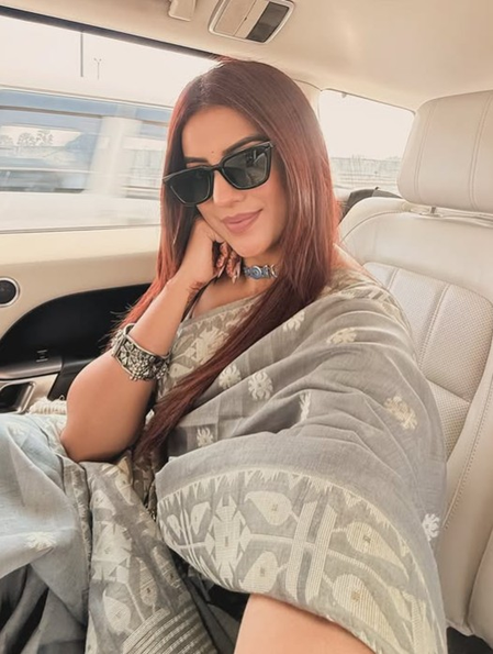 अभिनेत्री अक्षरा सिंह भोजपुरी साहित्य सम्मेलन में पहुंचीं, आयोजक का किया शुक्रिया अभिनेत्री अक्षरा सिंह भोजपुरी साहित्य सम्मेलन में पहुंचीं, आयोजक का किया शुक्रिया