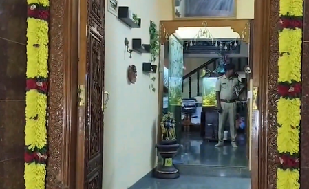 रिटायर्ड पुलिस अधिकारी हनुमंथप्पा एचवाई थुराई ने की आत्महत्या, जांच में जुटी पुलिस रिटायर्ड पुलिस अधिकारी हनुमंथप्पा एचवाई थुराई ने की आत्महत्या, जांच में जुटी पुलिस