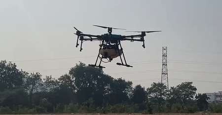 छत्तीसगढ़ ड्रोन दीदी शांति विश्वकर्मा बनीं महिला सशक्तिकरण का उदाहरण, सरकार की योजना से हुईं आत्‍मनिर्भर