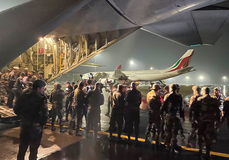 चक्रवात दितवाह भारत ने श्रीलंका को भेजी राहत सामग्री, ऑपरेशन सागर बंधु जारी