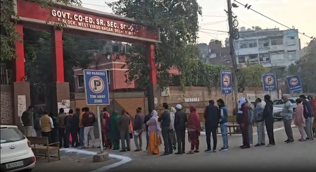 दिल्ली 12 वार्डों में एमसीडी उपचुनाव के लिए मतदान जारी