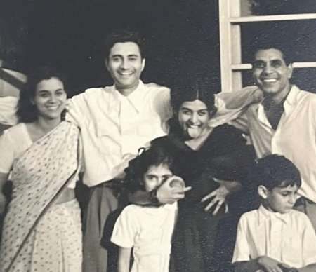 मशहूर निर्देशक शेखर कपूर ने मां के जन्मदिन पर किया इमोशनल पोस्ट मशहूर निर्देशक शेखर कपूर ने मां के जन्मदिन पर किया इमोशनल पोस्ट