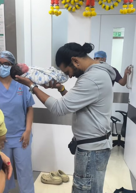 मेरी दुनिया तू ही रे की धुन पर सजा नन्ही शिवांशी का खूबसूरत सफर, निधि झा के पोस्ट ने जीता फैंस का दिल मेरी दुनिया तू ही रे की धुन पर सजा नन्ही शिवांशी का खूबसूरत सफर, निधि झा के पोस्ट ने जीता फैंस का दिल