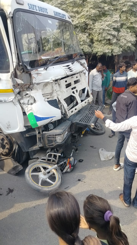 बिहार अनियंत्रित ट्रक ने ऑटो और बाइक को मारी टक्कर, पांच की मौत