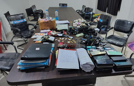 पश्चिम बंगाल की कांस्टेबल भर्ती परीक्षा में फर्जीवाड़ा की साजिश करने वाले गैंग का भंडाफोड़, झारखंड में 22 लोग हिरासत में पश्चिम बंगाल की कांस्टेबल भर्ती परीक्षा में फर्जीवाड़ा की साजिश करने वाले गैंग का भंडाफोड़, झारखंड में 22 लोग हिरासत में