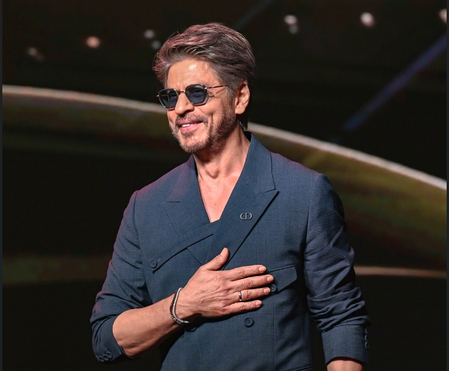 कोई भी दूसरी जर्सी आप पर अजीब लगेगी, शाहरुख खान ने पावर कोच आंद्रे रसेल का यूं किया स्वागत कोई भी दूसरी जर्सी आप पर अजीब लगेगी, शाहरुख खान ने पावर कोच आंद्रे रसेल का यूं किया स्वागत