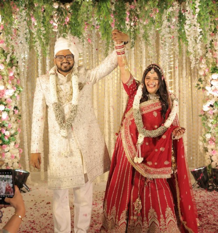 मशहूर गायिका स्वाति मिश्रा ने म्यूजिक प्रोड्यूसर मोहित से रचाई शादी मशहूर गायिका स्वाति मिश्रा ने म्यूजिक प्रोड्यूसर मोहित से रचाई शादी