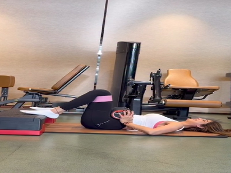 ग्लूट्स वर्कआउट कर शिल्पा शेट्टी ने किया फैंस को मोटिवेट, बताए इसके फायदे ग्लूट्स वर्कआउट कर शिल्पा शेट्टी ने किया फैंस को मोटिवेट, बताए इसके फायदे