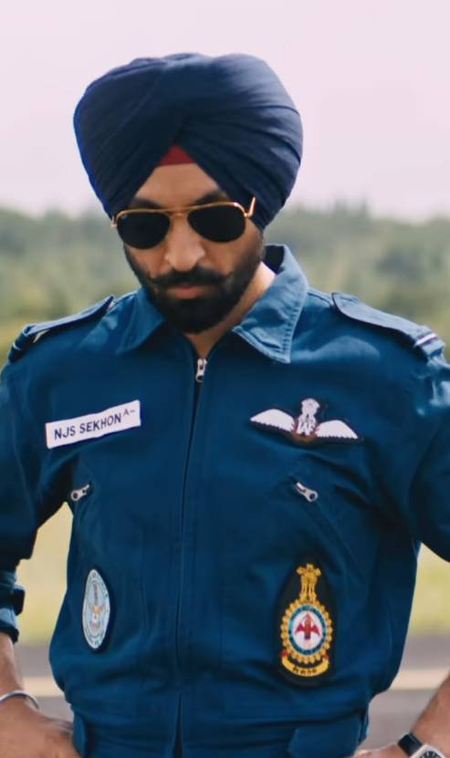 बॉर्डर-2 सामने आया दिलजीत दोसांझ का पहला लुक, फ्लाइंग ऑफिसर निर्मलजीत सिंह सेखों के किरदार में दिखेंगे बॉर्डर-2 सामने आया दिलजीत दोसांझ का पहला लुक, फ्लाइंग ऑफिसर निर्मलजीत सिंह सेखों के किरदार में दिखेंगे