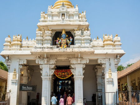 उडुपी श्रीकृष्ण मंदिर भक्त के आंसू देख भगवान ने तोड़ दी थी मंदिर की दीवार