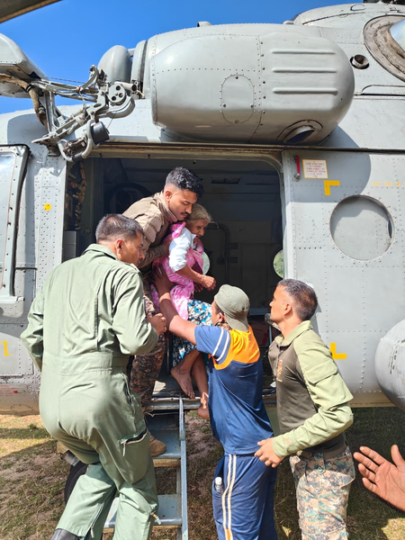 चक्रवात दितवाह भारतीय वायुसेना ने 10 बच्चों समेत 57 लोगों को सुरक्षित निकाला