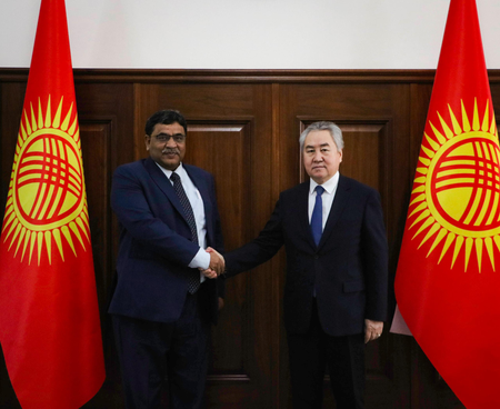 <div>Bishkek: Indian envoy, Kyrgyzstan's Foreign Minister discuss bilateral ties</div>