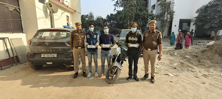 ग्रेटर नोएडा में मोबाइल चोरी करने वाले गिरोह का भंडाफोड़, 3 शातिर आरोपी गिरफ्तार ग्रेटर नोएडा में मोबाइल चोरी करने वाले गिरोह का भंडाफोड़, 3 शातिर आरोपी गिरफ्तार