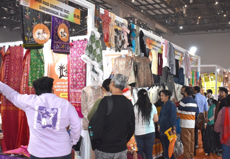 खादी महोत्सव में 3.20 करोड़ रुपए की बिक्री, पिछले साल के मुकाबले कारोबार में 42 फीसदी की बड़ी छलांग