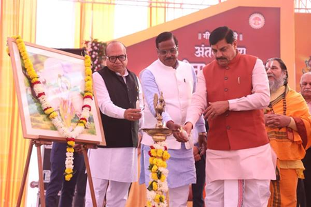 मध्य प्रदेश में 11 हजार कृष्ण भक्तों ने एक स्वर में किया गीता पाठ