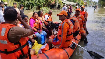 चक्रवात ‘दितवाह’ श्रीलंका के कई स्थानों पर सड़कें नष्ट, भारतीय वायुसेना हेलिकॉप्टर से पहुंचा रही मदद
