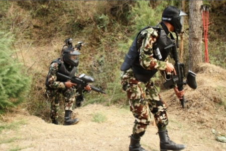 नियंत्रण रेखा पर भारतीय सेना अलर्ट, व्हाइट नाइट कोर के जीओसी ने किया अग्रिम इलाकों का दौरा नियंत्रण रेखा पर भारतीय सेना अलर्ट, व्हाइट नाइट कोर के जीओसी ने किया अग्रिम इलाकों का दौरा