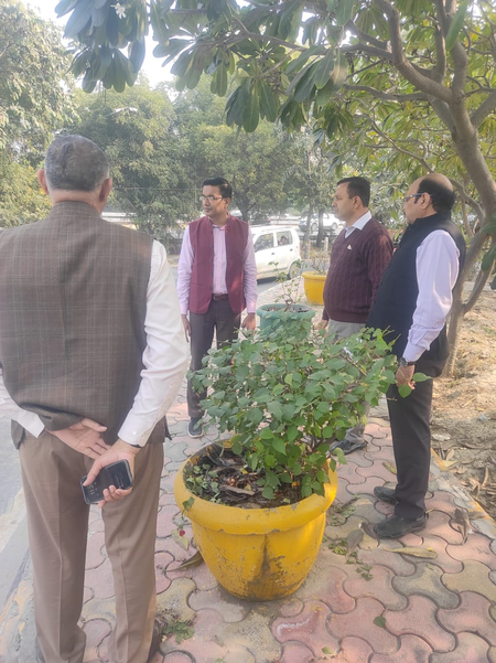 सीईओ का औचक निरीक्षण, सुपरवाइजर का रोका वेतन, स्वास्थ्य निरीक्षक से मांगा स्पष्टीकरण