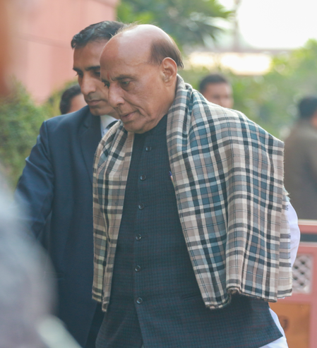 राजनाथ सिंह के नेहरू पर दिए बयान पर विपक्ष हमलावर, असल मुद्दों से ध्यान भटकाने का आरोप लगाया