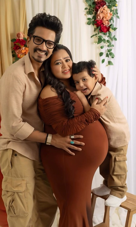 <div>Bharti Singh says 'I love you' as she celebrates 8 years of marital bliss with Haarsh Limbachiyaa</div>