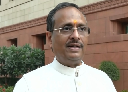 संसद परिसर में कुत्ता और राहुल गांधी की चर्चा पर दिनेश शर्मा बोले, कांग्रेस डूबती हुई नैया