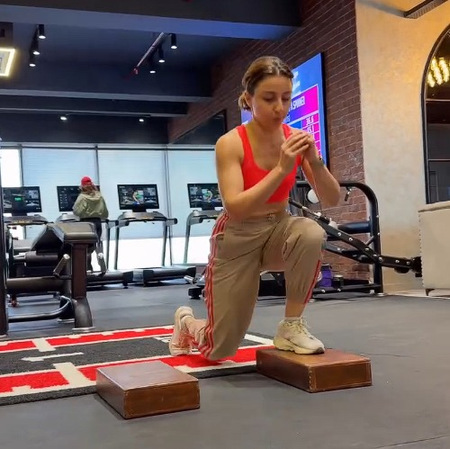 <div>Soha Ali Khan thinks her trainer is confused between strength & survival training</div>